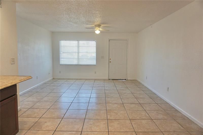 Recently Rented: $1,100 (2 beds, 1 baths, 812 Square Feet)