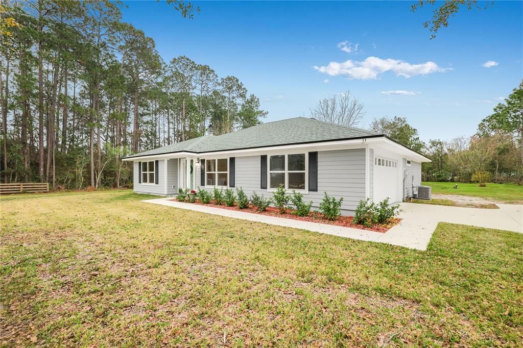 Recently Sold: $410,000 (3 beds, 2 baths, 1809 Square Feet)