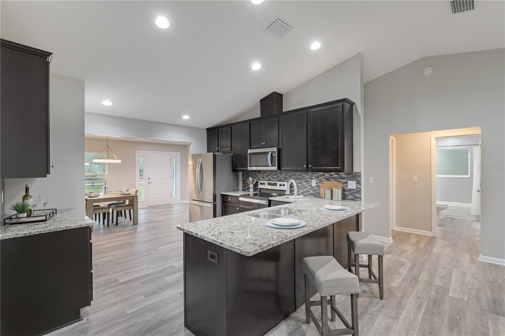 Recently Sold: $410,000 (3 beds, 2 baths, 1809 Square Feet)