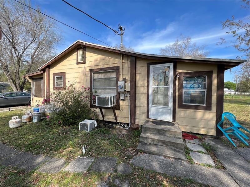 Recently Sold: $130,000 (2 beds, 1 baths, 854 Square Feet)