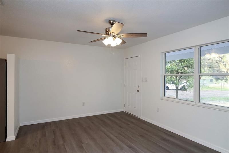 Recently Sold: $185,000 (3 beds, 1 baths, 880 Square Feet)
