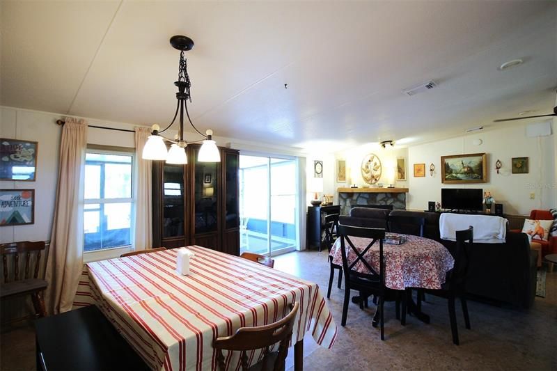 Vendido Recientemente: $207,900 (3 camas, 2 baños, 1580 Pies cuadrados)