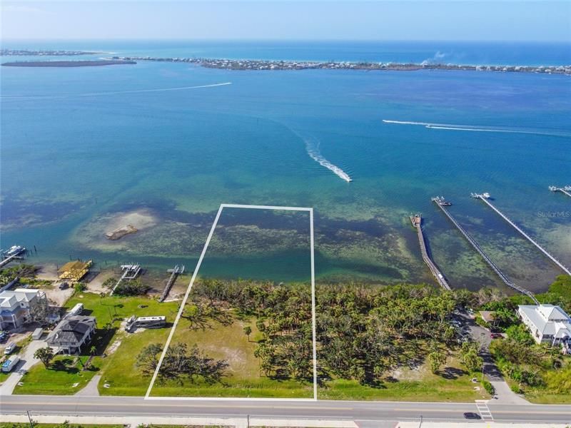 For Sale: $1,600,000 (2.58 acres)