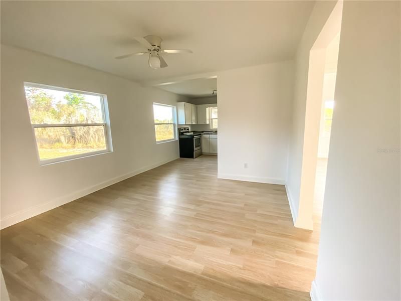 Recently Rented: $1,395 (3 beds, 1 baths, 1004 Square Feet)
