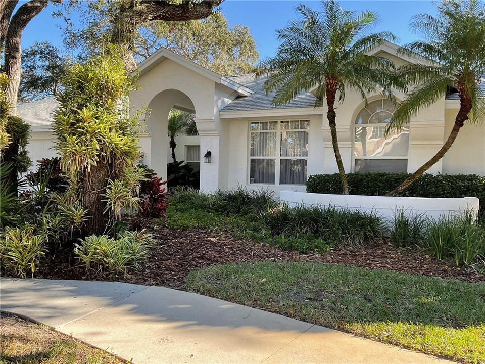 Недавно продано: $995,000 (4 спален, 3 ванн, 3161 Квадратных фут)