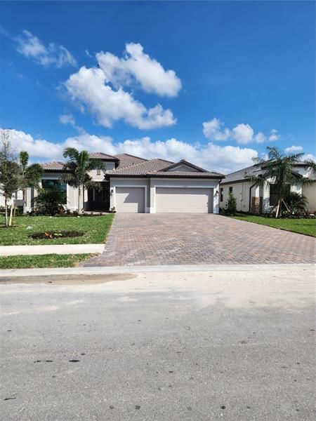Recently Sold: $711,000 (3 beds, 3 baths, 2445 Square Feet)