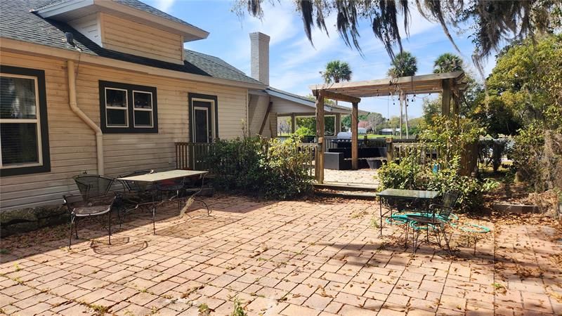 Recently Sold: $318,000 (3 beds, 2 baths, 2180 Square Feet)