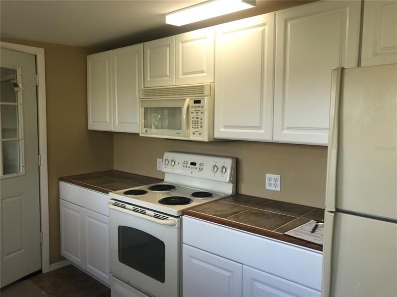 Recently Sold: $129,500 (2 beds, 2 baths, 964 Square Feet)