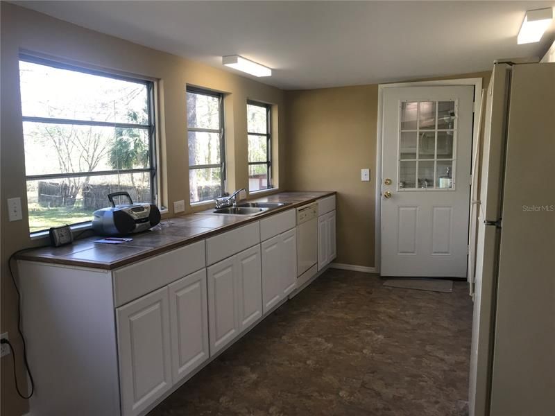Recently Sold: $129,500 (2 beds, 2 baths, 964 Square Feet)