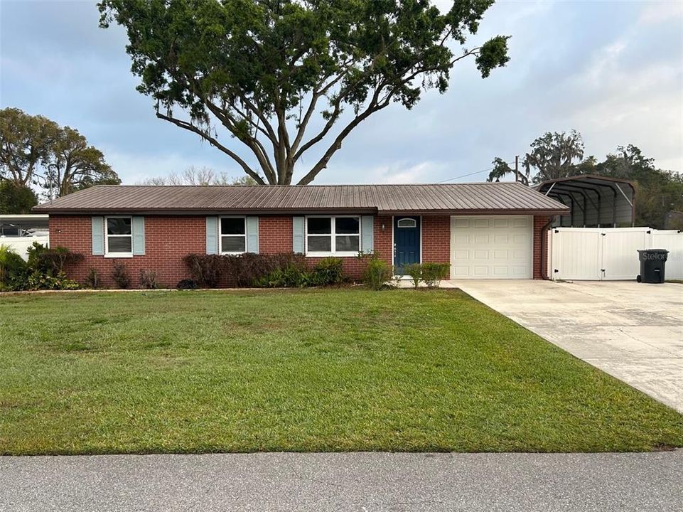 Recently Sold: $295,000 (3 beds, 2 baths, 1176 Square Feet)