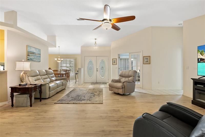 Recently Sold: $385,000 (3 beds, 2 baths, 2756 Square Feet)