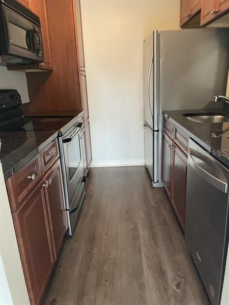 Active With Contract: $1,480 (1 beds, 1 baths, 665 Square Feet)