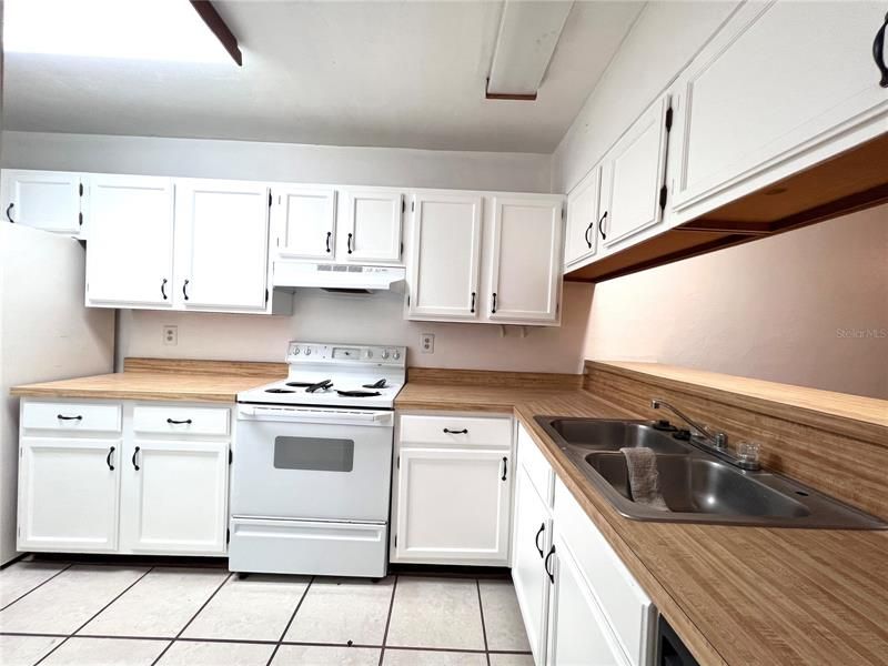 Recently Sold: $145,000 (2 beds, 2 baths, 988 Square Feet)