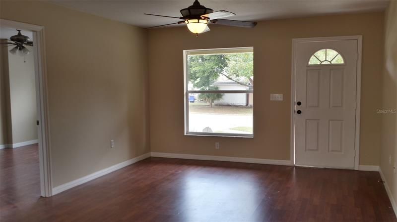 Recently Rented: $1,695 (3 beds, 2 baths, 1105 Square Feet)