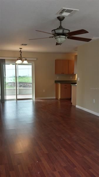 Recently Rented: $1,695 (3 beds, 2 baths, 1105 Square Feet)