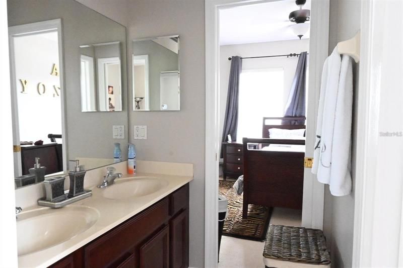 Недавно арендовано: $3,100 (4 спален, 3 ванн, 2820 Квадратных фут)