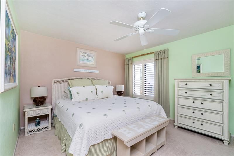 Recently Sold: $900,000 (2 beds, 3 baths, 1520 Square Feet)