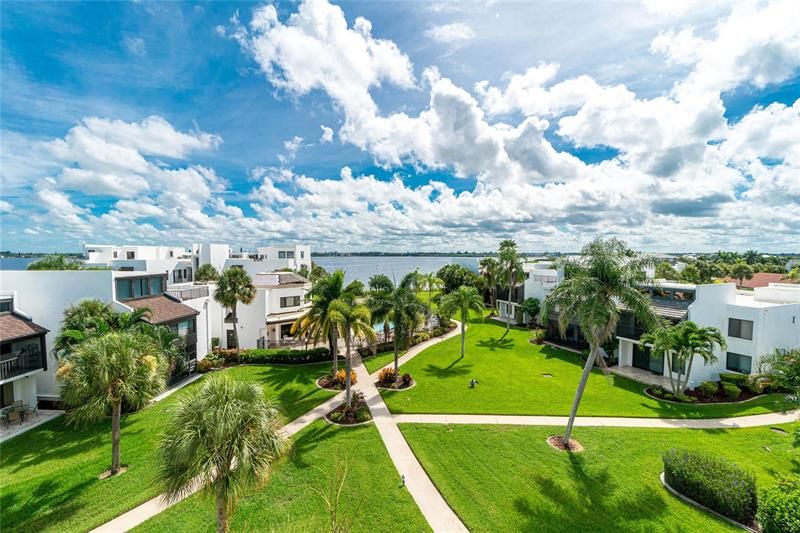 Recently Sold: $900,000 (2 beds, 3 baths, 1520 Square Feet)