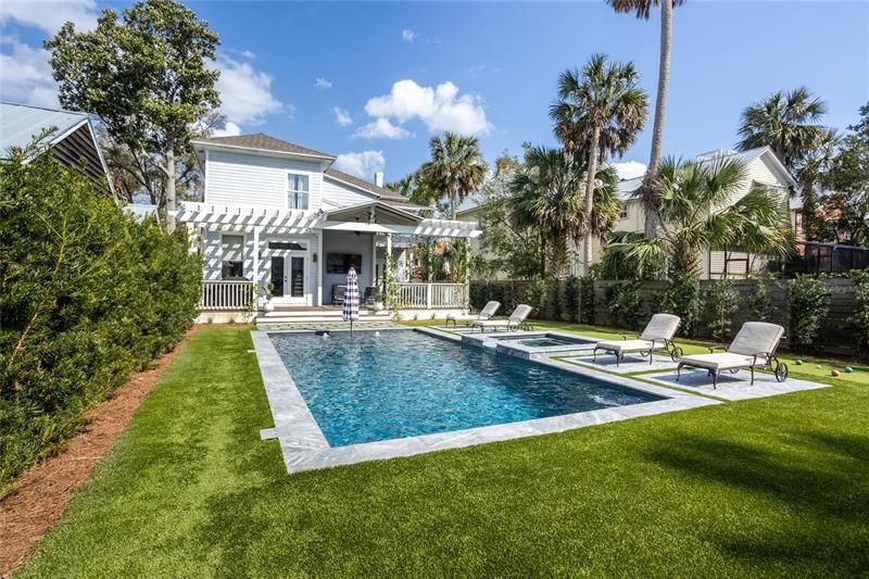Recently Sold: $1,700,000 (5 beds, 3 baths, 2942 Square Feet)