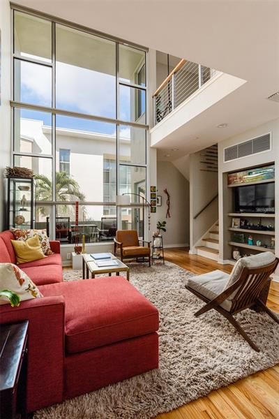 Recently Sold: $750,000 (2 beds, 2 baths, 1390 Square Feet)