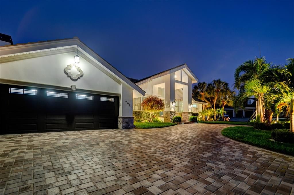 Recently Sold: $3,295,000 (5 beds, 4 baths, 3956 Square Feet)