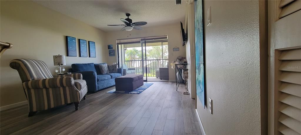 For Rent: $2,000 (2 beds, 2 baths, 921 Square Feet)