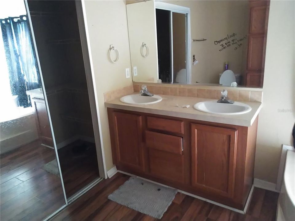 Vendido Recientemente: $159,900 (3 camas, 2 baños, 1843 Pies cuadrados)