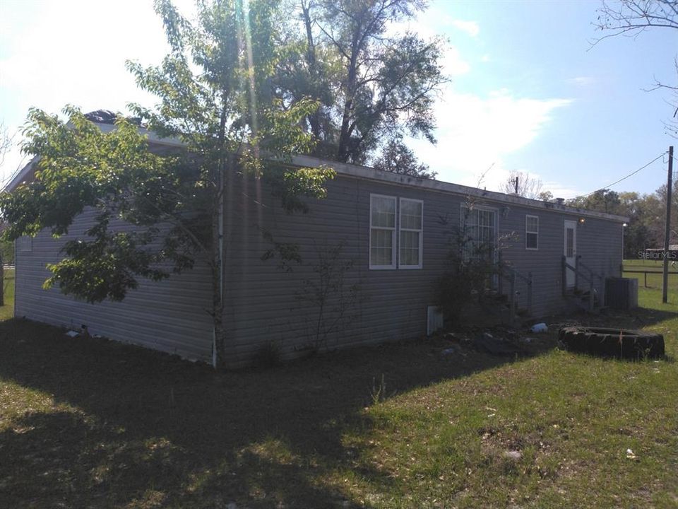 Recently Sold: $159,900 (3 beds, 2 baths, 1843 Square Feet)