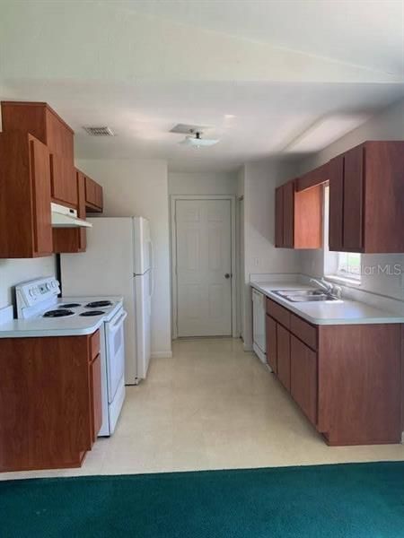 Recently Rented: $1,300 (3 beds, 2 baths, 1129 Square Feet)