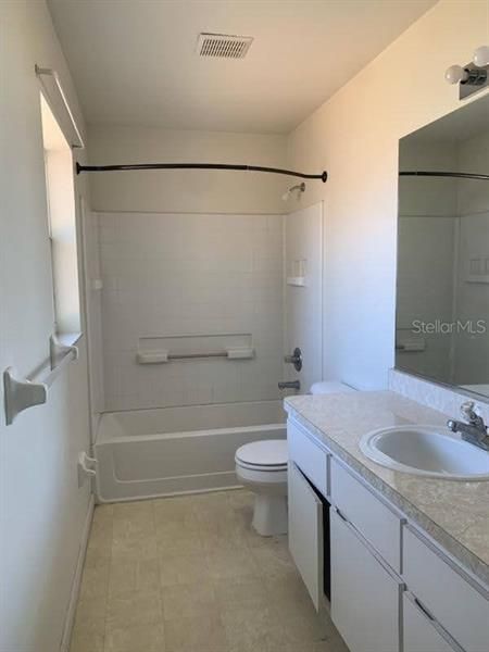 Recently Rented: $1,300 (3 beds, 2 baths, 1129 Square Feet)