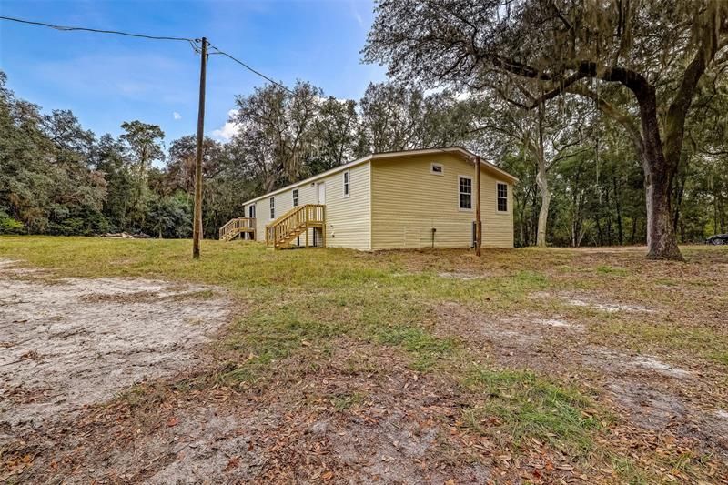 Recently Sold: $299,999 (3 beds, 2 baths, 1953 Square Feet)