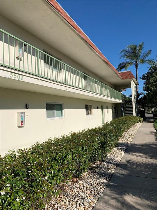 Recently Sold: $172,500 (2 beds, 2 baths, 977 Square Feet)