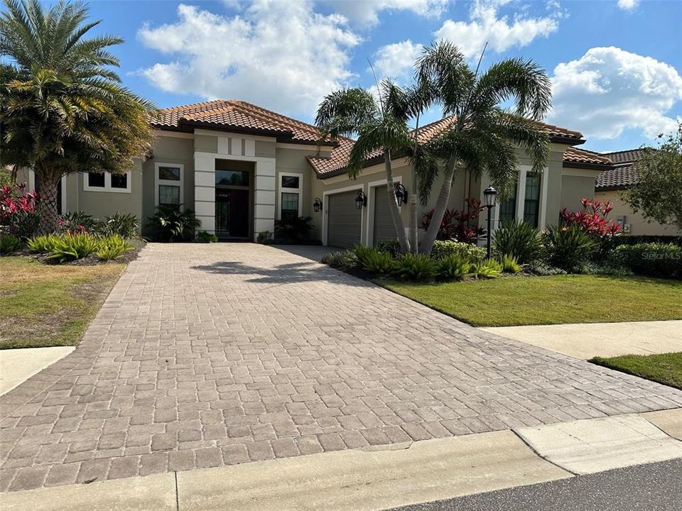 Recently Sold: $1,550,000 (3 beds, 3 baths, 3310 Square Feet)