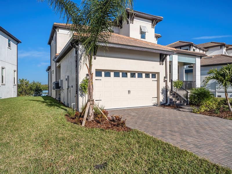 Recently Sold: $1,100,000 (4 beds, 3 baths, 2875 Square Feet)