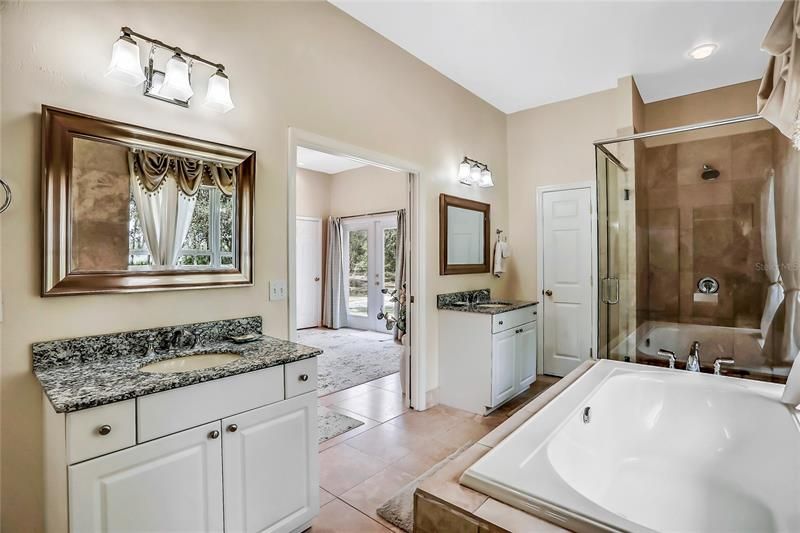 Recently Sold: $699,000 (2 beds, 2 baths, 2570 Square Feet)