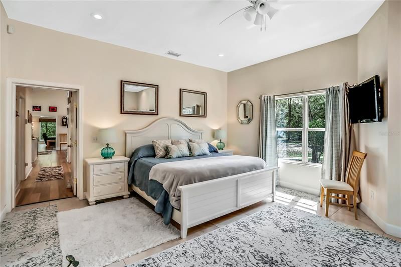 Recently Sold: $699,000 (2 beds, 2 baths, 2570 Square Feet)