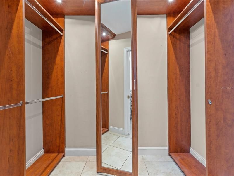 最近售出: $599,990 (3 贝兹, 2 浴室, 1965 平方英尺)