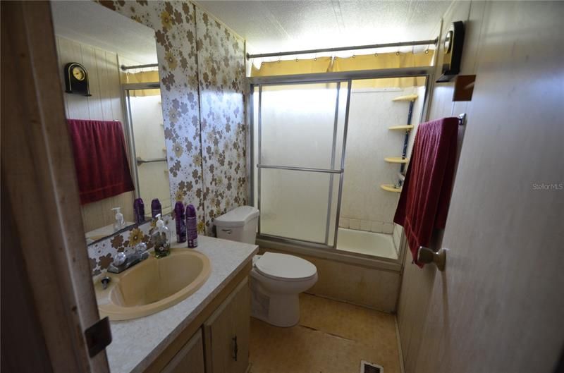 最近售出: $75,000 (2 贝兹, 2 浴室, 935 平方英尺)
