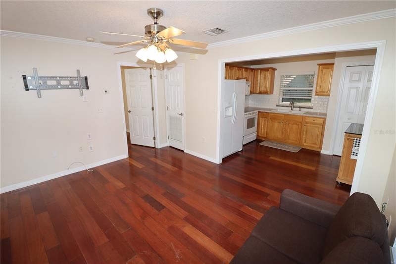 Recently Rented: $1,200 (1 beds, 1 baths, 616 Square Feet)