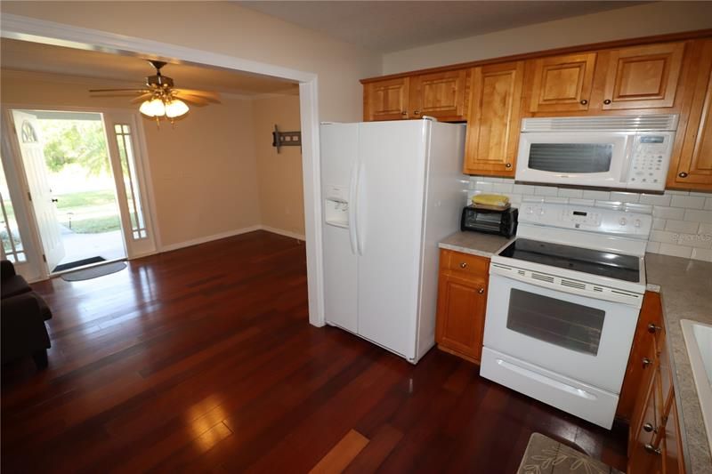 Recently Rented: $1,200 (1 beds, 1 baths, 616 Square Feet)