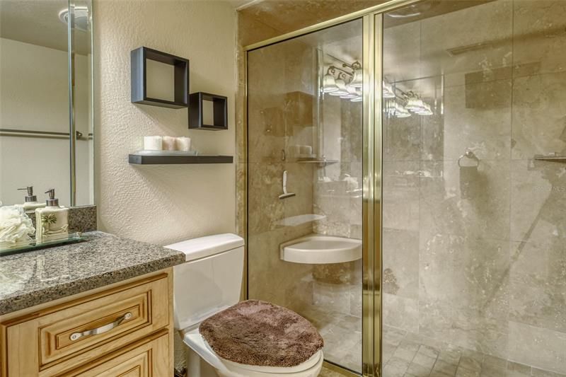 最近售出: $875,000 (2 贝兹, 2 浴室, 1387 平方英尺)