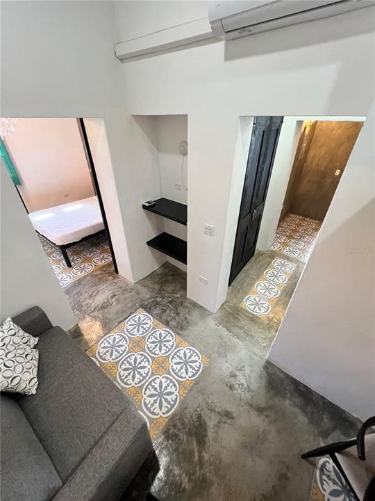 Recently Sold: $300,000 (1 beds, 1 baths, 470 Square Feet)