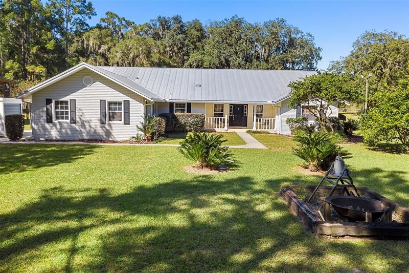 Recently Sold: $850,000 (5 beds, 3 baths, 2984 Square Feet)