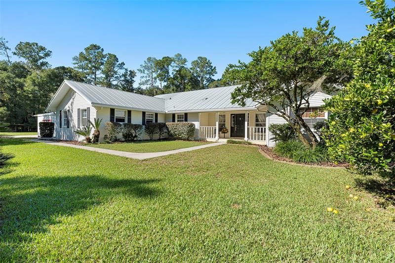 Recently Sold: $850,000 (5 beds, 3 baths, 2984 Square Feet)