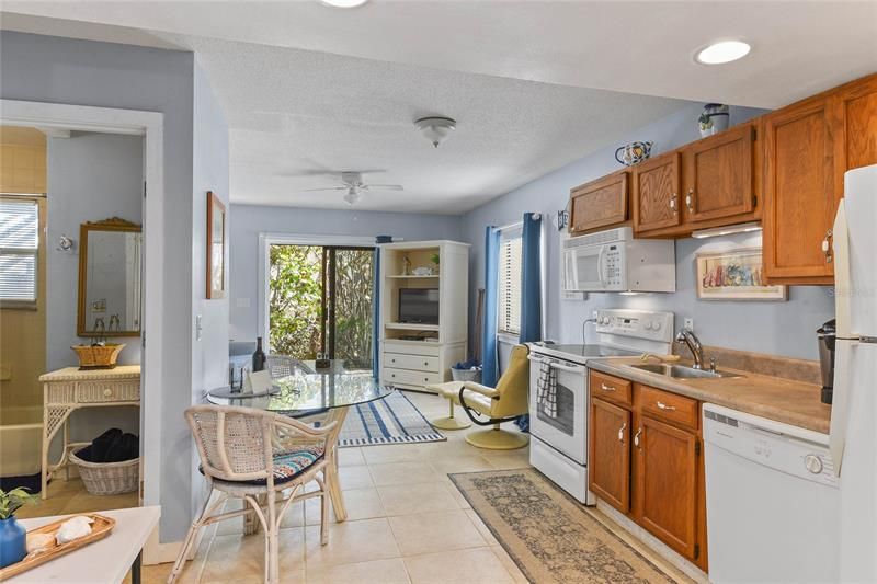 Recently Sold: $875,000 (3 beds, 3 baths, 1666 Square Feet)