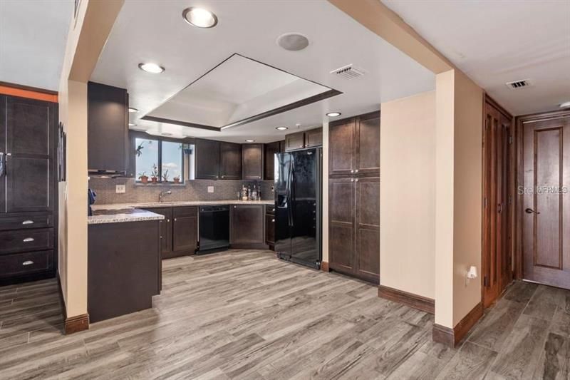 Recently Sold: $425,000 (2 beds, 2 baths, 1486 Square Feet)