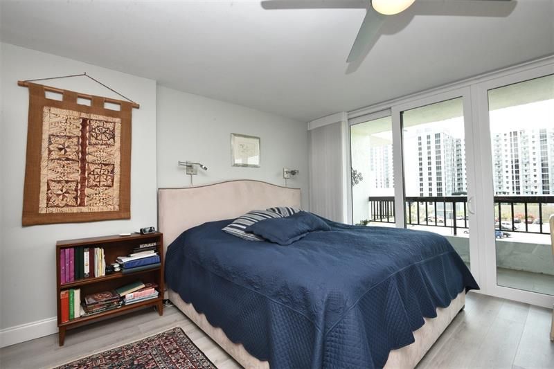 Recently Sold: $425,000 (2 beds, 2 baths, 1486 Square Feet)