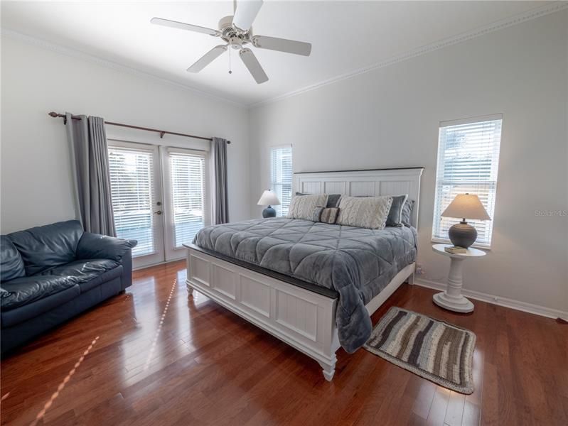 Recently Sold: $998,000 (3 beds, 2 baths, 2370 Square Feet)