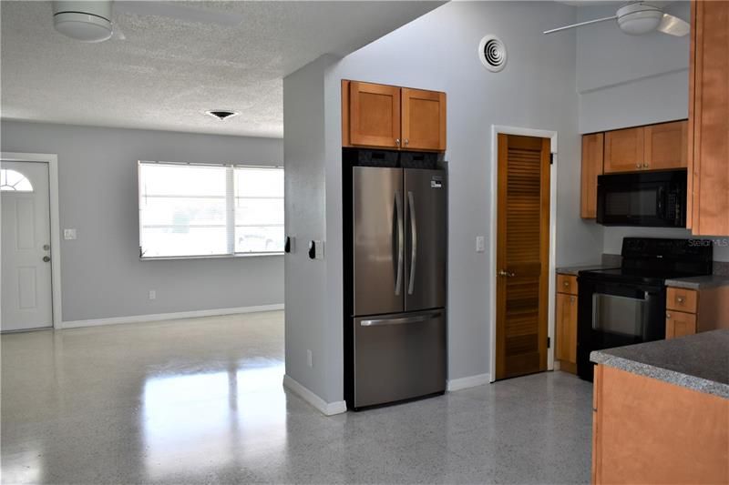 Recently Rented: $1,850 (3 beds, 2 baths, 1429 Square Feet)