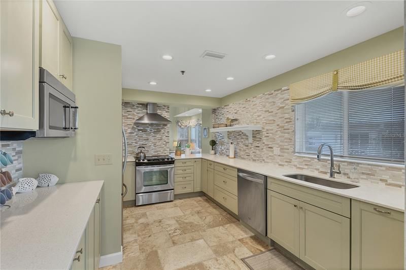 Enjoy cooking & entertaining in this spectacular kitchen